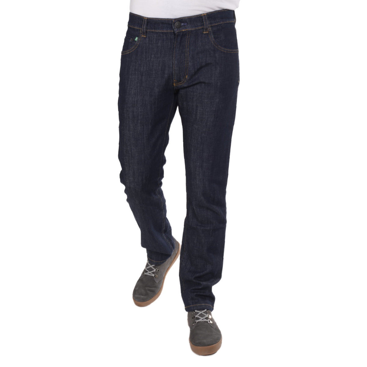 Ein Produktfoto von Fairjeans, einem Hersteller von nachhaltigen Jeans aus Bio-Baumwolle. Das Bild zeigt eine gerade Herrenjeans in Regular Fit und betont die Nachhaltigkeit und ethische Produktion des Herstellers.