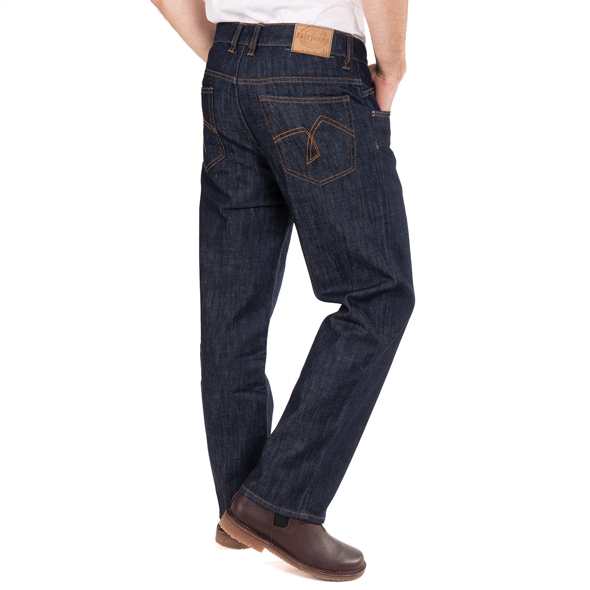 Herren-Jeans von fairjeans: Weit geschnittene Jeans aus nachhaltiger Bio-Baumwolle, locker sitzend und bequem