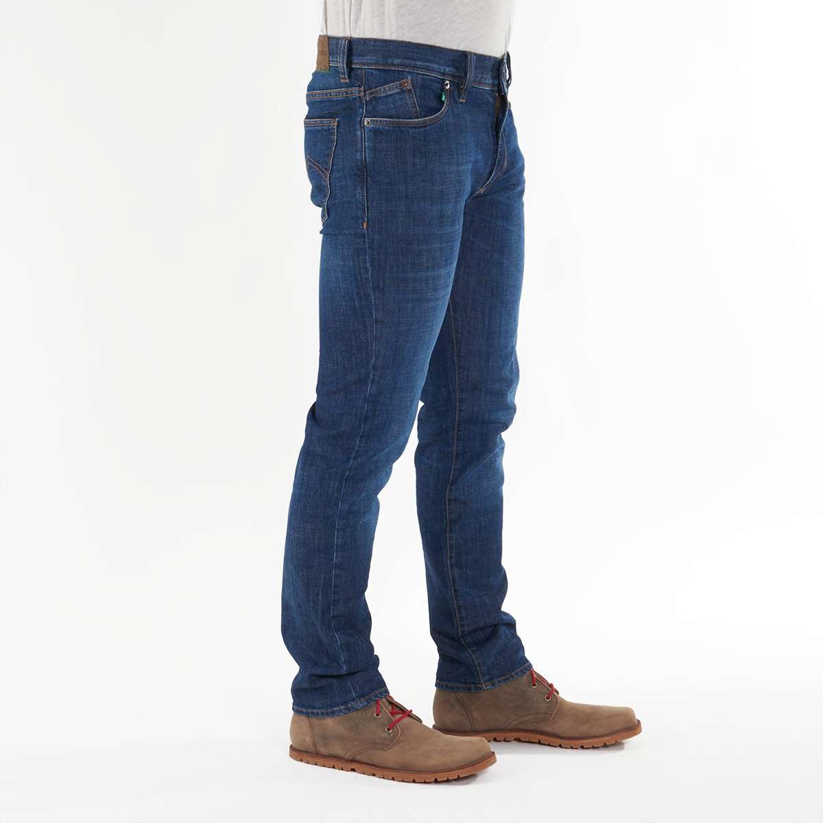 Nachhaltige Herren-Jeans von fairjeans: Slim Fit, Bio-Baumwolle, leichter Used-Look