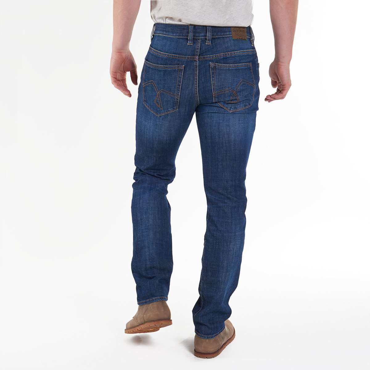 Herren-Jeans von fairjeans: Bio-Baumwolle, körperbetonte Slim Fit Passform, leichter Used-Look