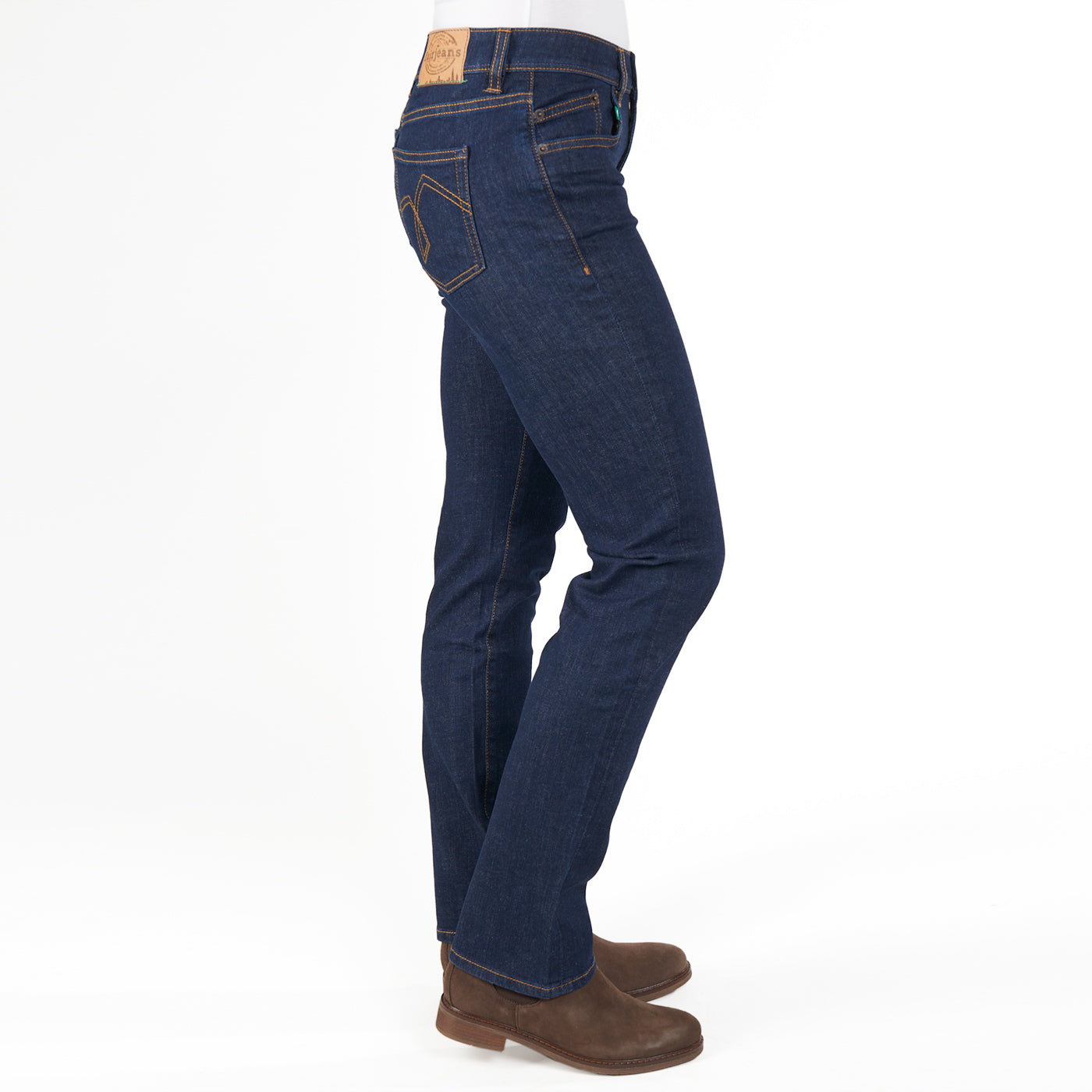 Damenjeans von fairjeans: bequemer Regular Fit mit geradem Beinverlauf und komfortabler Bundweite aus Bio-Baumwolle - zeitlos und nachhaltig.