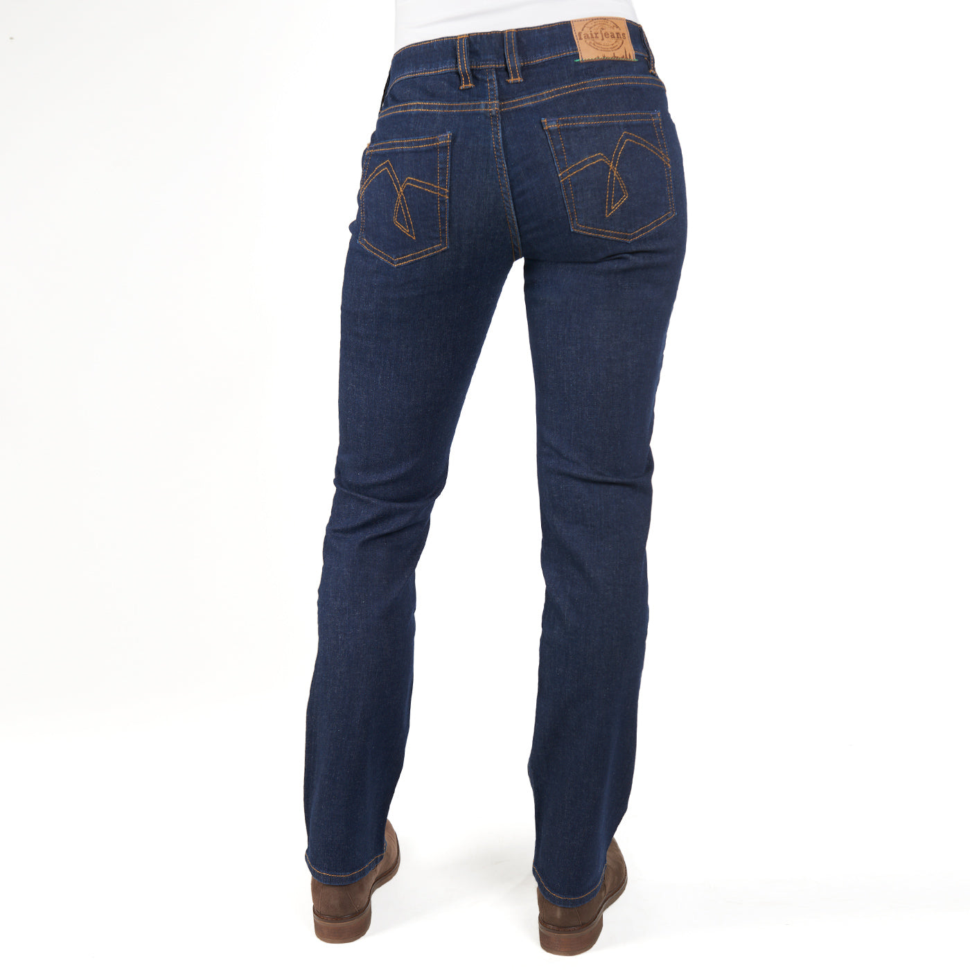 fairjeans Damenjeans: Regular Fit mit geradem Beinverlauf und bequemer Bundweite aus Bio-Baumwolle - klassisch und zeitlos.